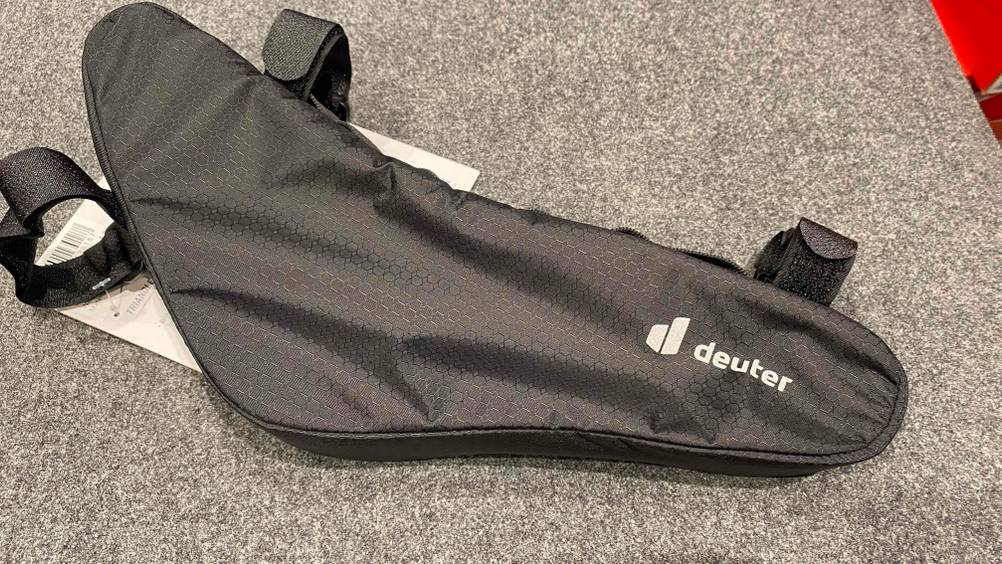 Gesamtansicht der Deuter-Fahrrad-Rahmentasche mit den drei Halteschlaufen