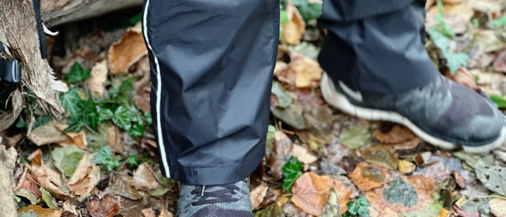 Am Knöchel der Fahrrad-Regenhose von 33,000ft ist ein reflektierender Streifen angebracht.