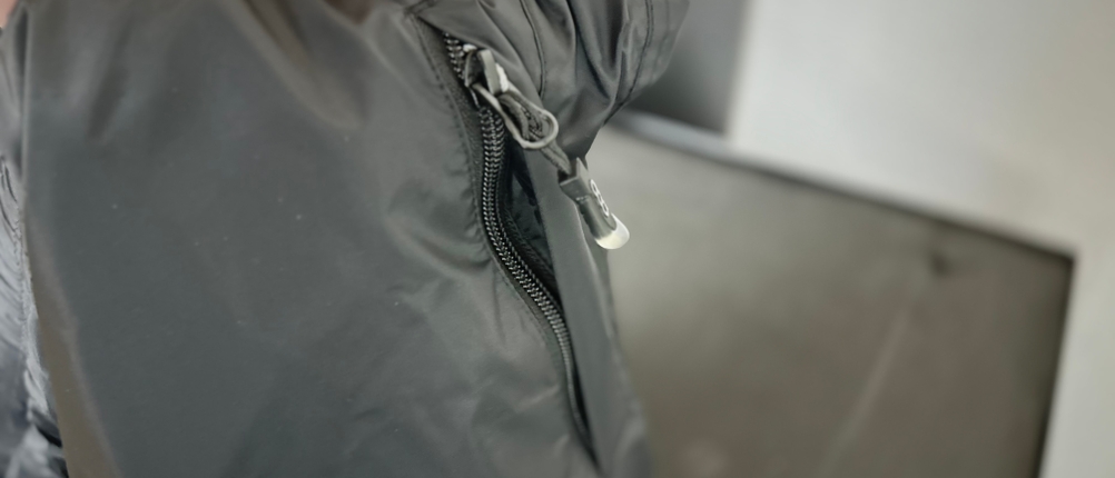 Die Hosentasche der Fahrrad-Regenhose von 33,000ft im Detail.