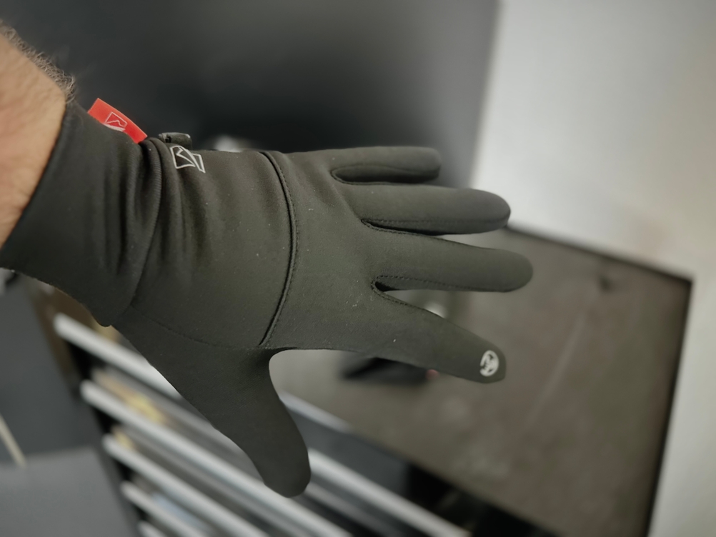 Die Oberseite des Fahrradhandschuhs von Cevapro.