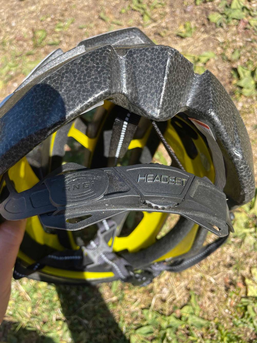 Fahrradhelm-Herren-Test: Nahaufnahme des hinteren Gutbandes eines getesteten Fahrradhelms für Herren.
