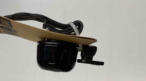 Klemme von einer schwarzen Fahrradklingel.