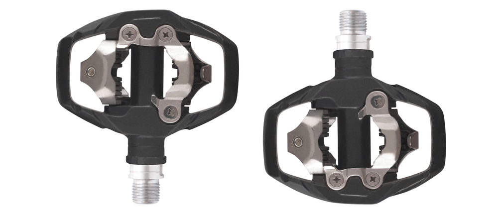 Klickpedale auf weißem Hintergrund.