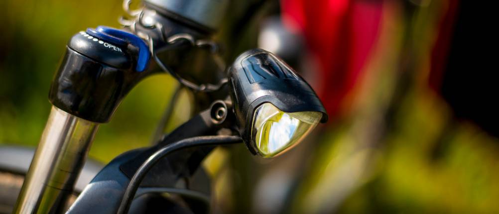 Fahrradscheinwerfer-mit-Fernlicht-Test