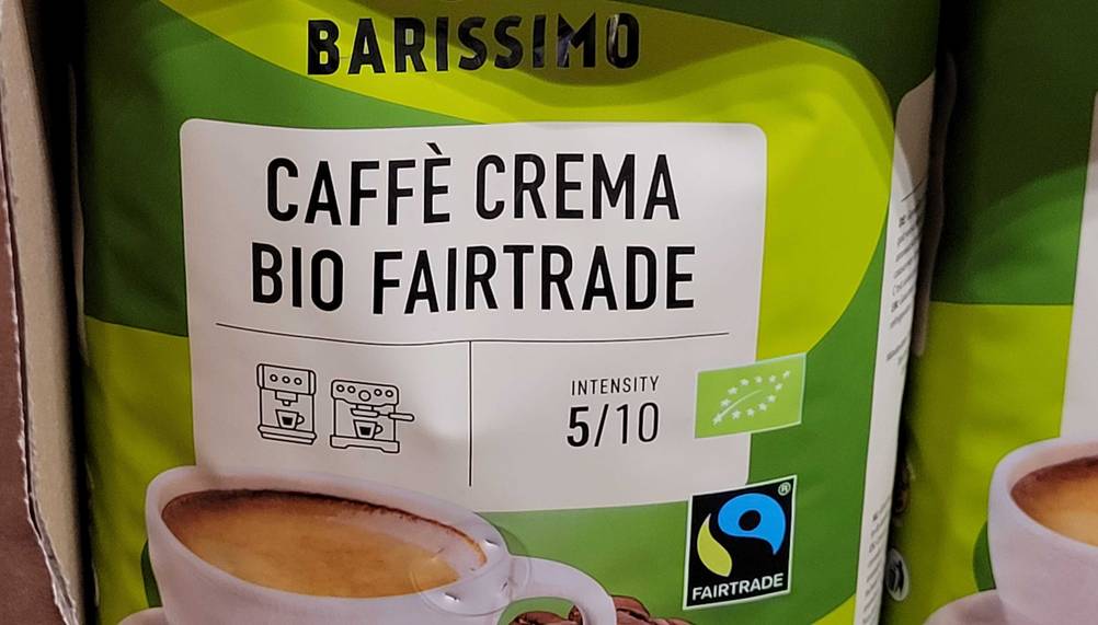 Fairtrade-Kaffeebohnen getestet: Nahaufnahme der Verpackung mit Logo und Artikelbezeichnung.