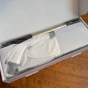 Der geöffnete Karton der elektrischen Fari-Reinigungsbürste ‎ANS-8050 von oben