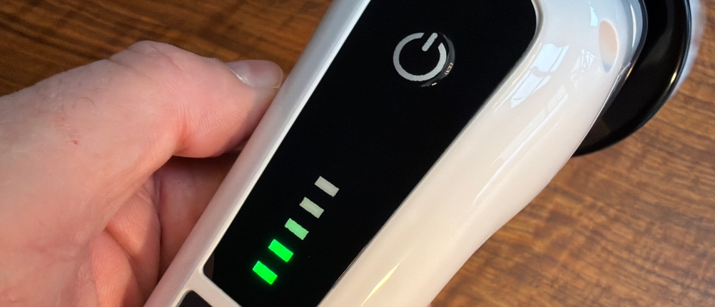 Die elektrische Fari-Reinigungsbürste ‎ANS-8050 ist aktiviert