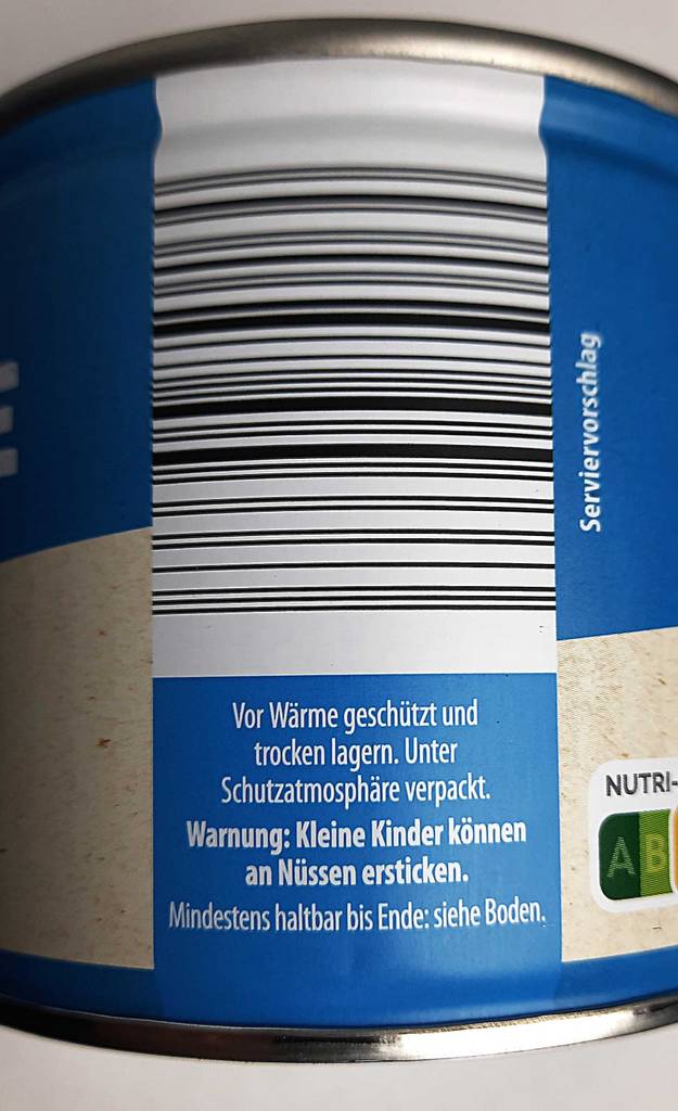Im Test: gesalzene Erdnüsse in der Dose; Nahaufnahme der gedruckten Lagerungsempfehlung.