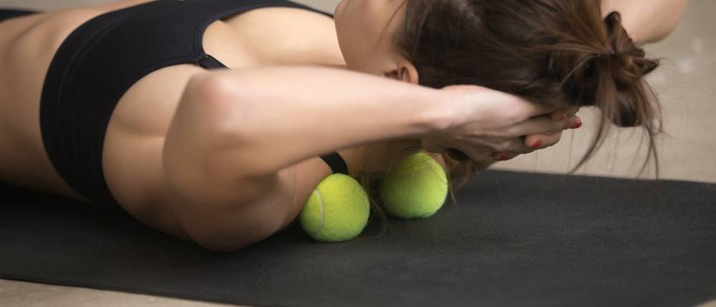Faszientraining für Rücken und Nacken mit Tennisbällen