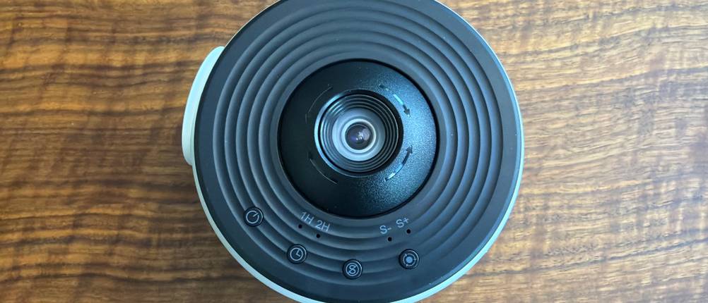 Die Oberseite vom Febotak-Aurora-Projektor L03.