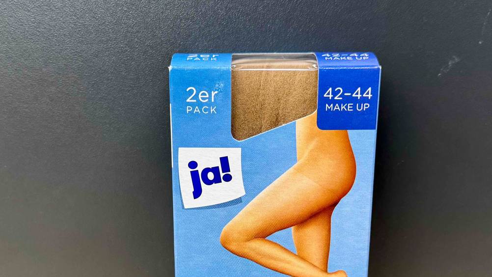 Feinstrumpfhose im Test: Nahaufnahme der Verpackung mit Logo.