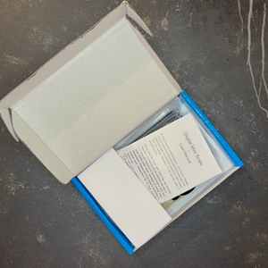 Die getestete Feinwaage von Amir im Karton.