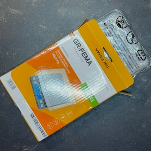 Die getestete Feinwaage von Grifema im Karton.