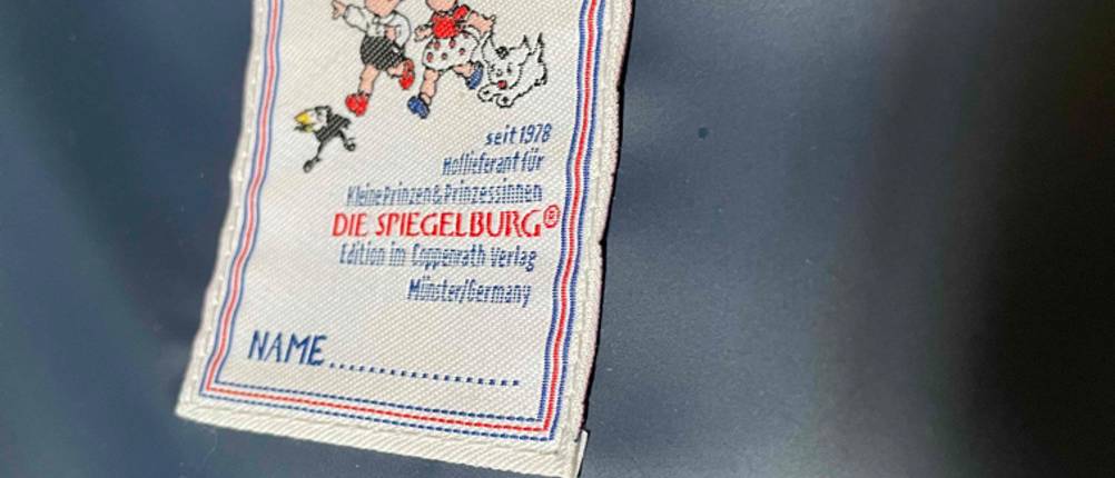 Kinderkoffer im Test: Nahaufnahme des Labels innen an einem Kinderkoffer