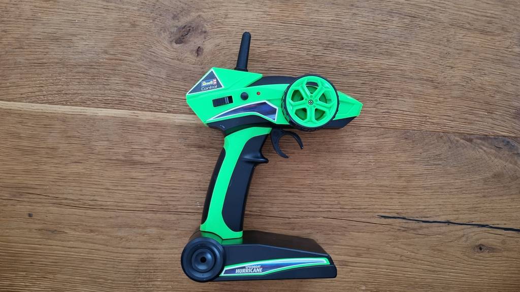 Fernbedienung grün, ähnlich wie Joystick liegend.