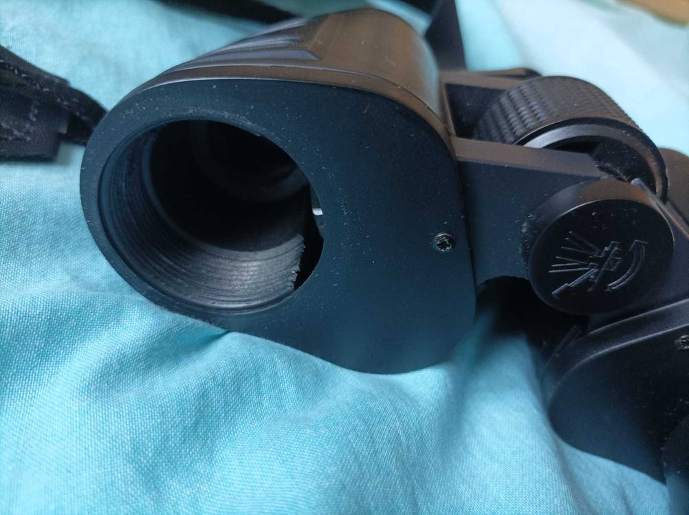 Fernglas 10x50 im Test: Nahaufnahme eines Okulars.