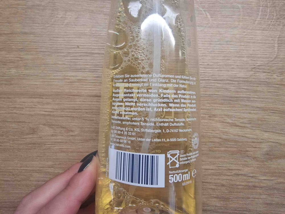 Inhaltsstoffangaben von einem getesteten Fettlöser in einer Sprühdose. 