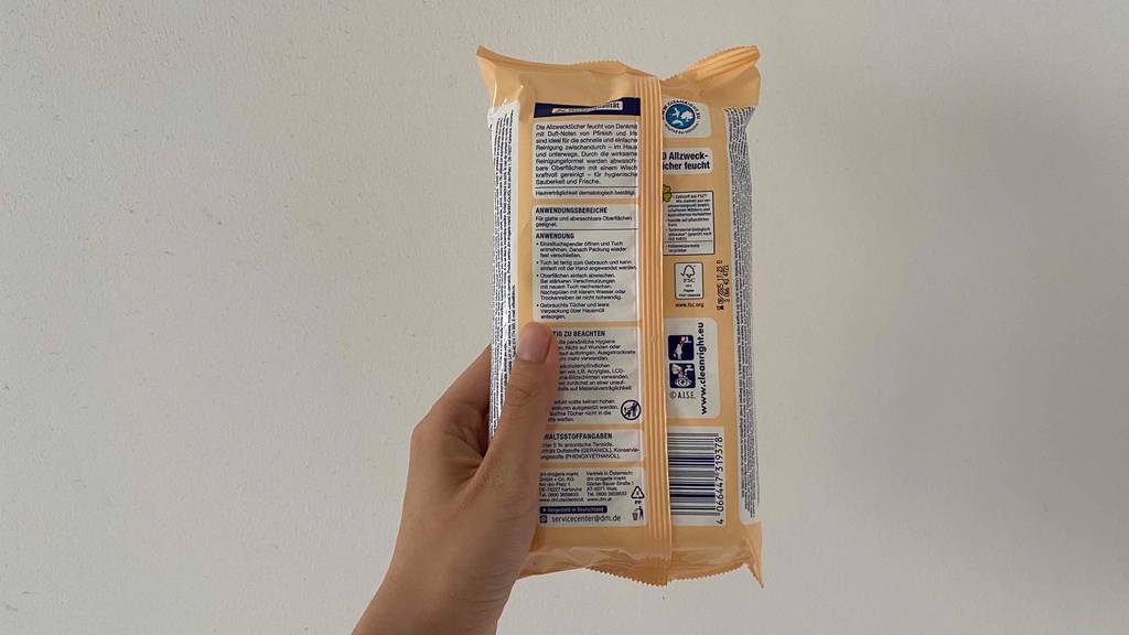 Rückseite mit Ihnaltsangaben der Verpackung von Feuchttüchern Denk mit.
