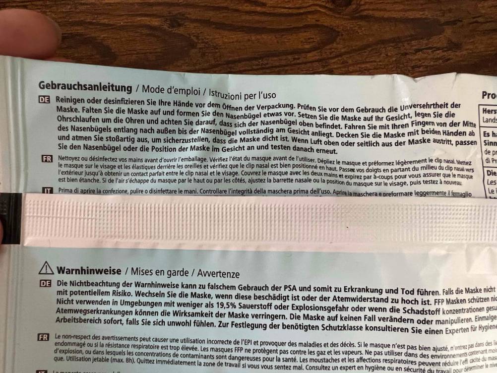 FFP2-Maske Made in Germany getestet: Rückseite mit Gebrauchsanleitung.