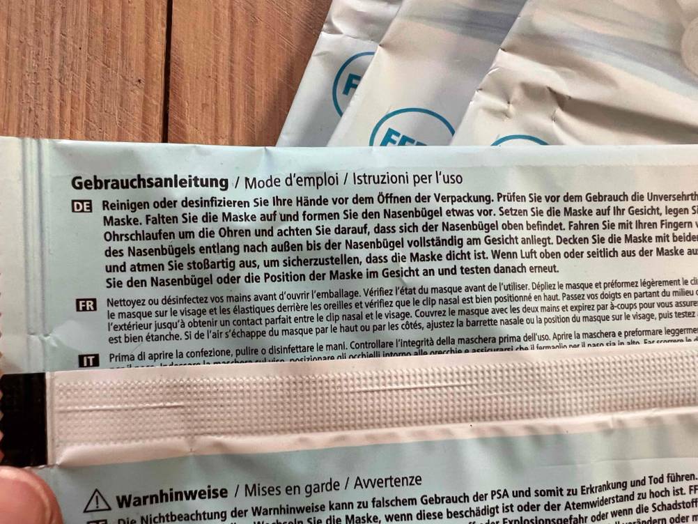FFP2-Masken getestet: Nahaufnahme der Rückseite mit Informationen.
