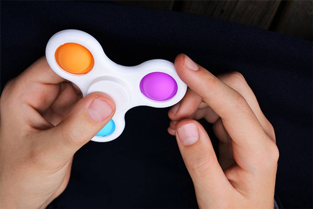 Fidget-Spinner im Test: Ein Fidget Spinner mit drei integrierten Pop-its.