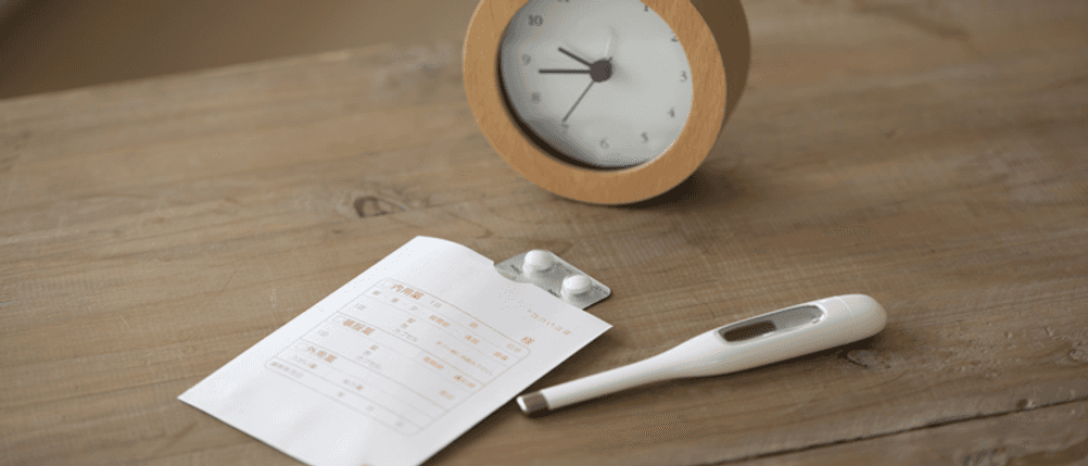 Fieberthermometer-Thermometer-Krankschreibung-Wecker-Tisch