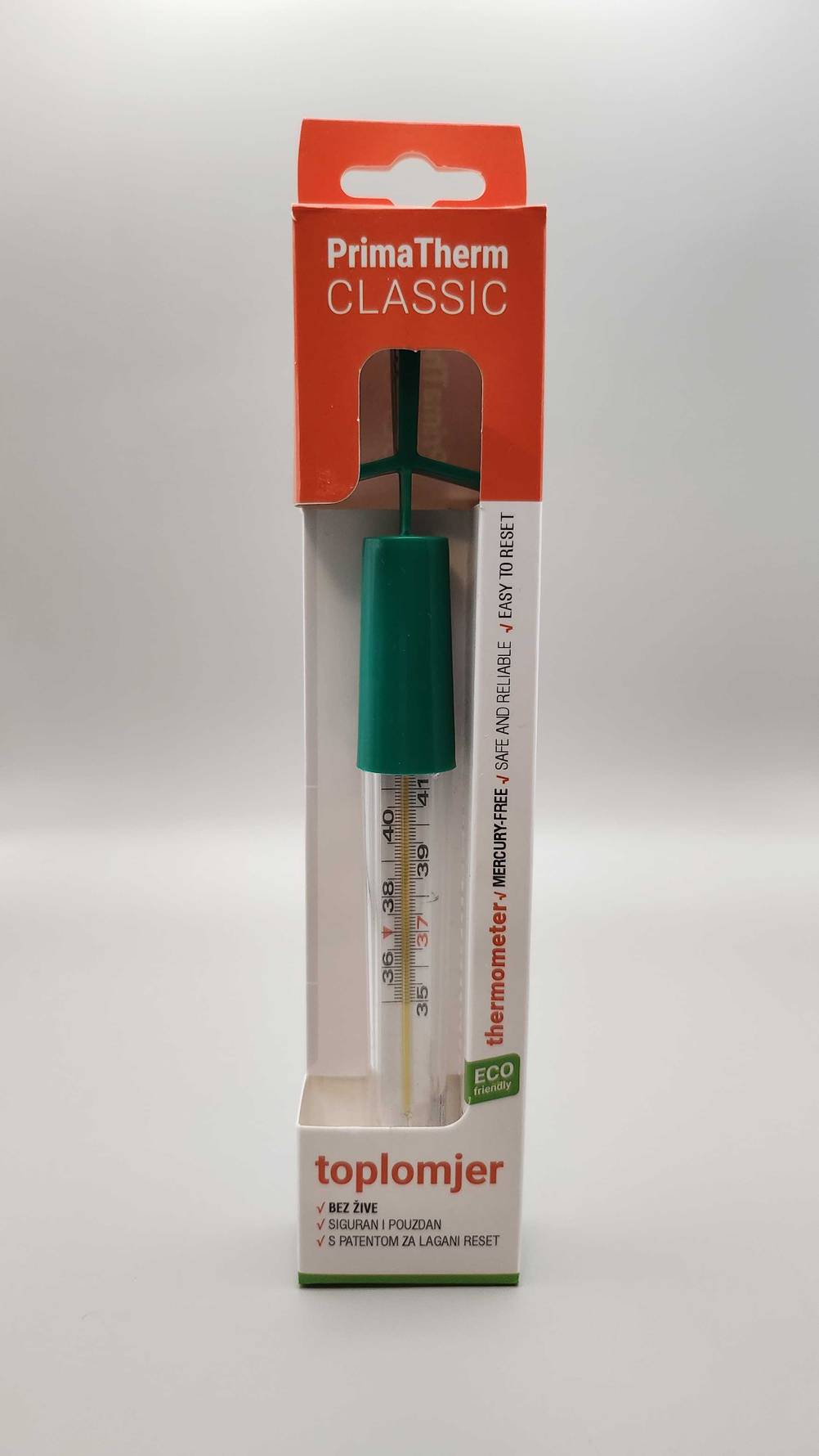 Fieberthermometer analog getestet: Ein originalverpacktes Fieberthermometer stehend auf einer weißen Fläche.