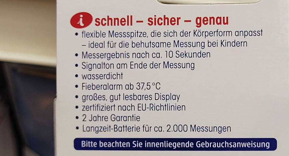 Fieberthermometer-Test: Nahaufnahme der Informationen auf der Rückseite der Originalverpackung.