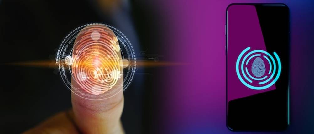 Fingerabdruckscanner im Test: Nahaufnahme einer Fingerkuppe mit Punkten auf Glas zur Erkennung der Person vor violettfarbigem Hintergrund.