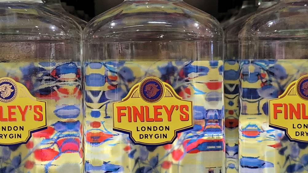 Gin getestet: Nahaufnahme des oberen Labels mit Markennamen.