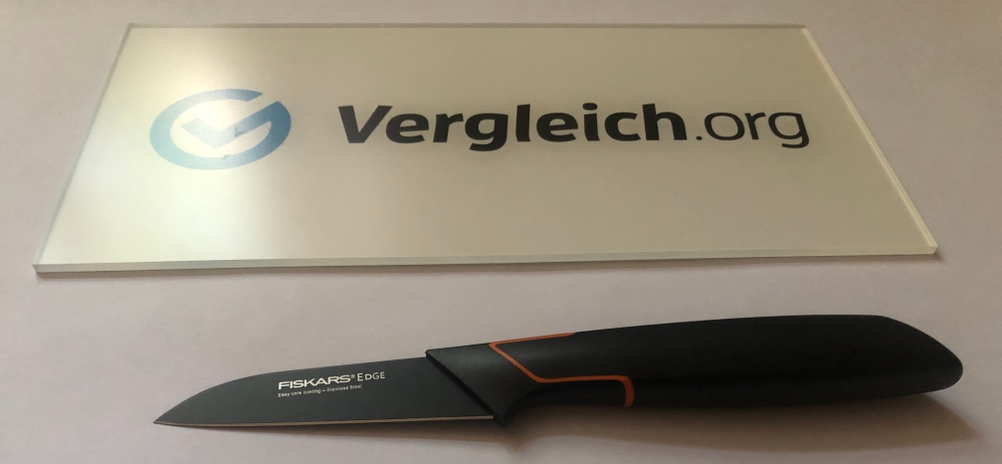 Ein Schälmasser von Fiskars bei uns im Test.