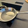 Fissler-catania-Edelstahl-Pfanne auf dem Herd
