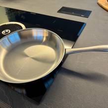 Fissler-catania-Edelstahl-Pfanne auf dem Herd