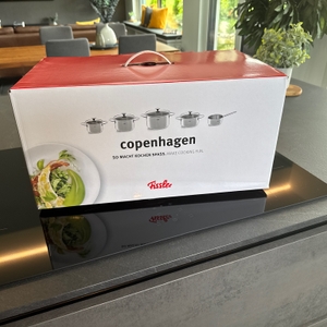 Das Fissler-Copenhagen-Set im Karton.