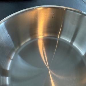 Skala auf der Innenseite eines Fissler-Copenhagen-Topfs.