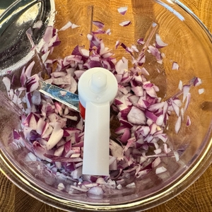 Stärker zerkleinerte Zwiebeln im Fissler Finecut