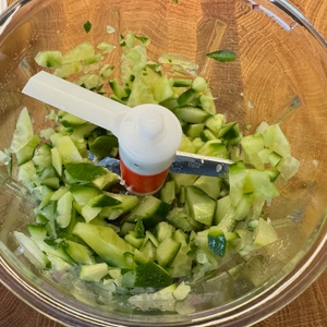 Stärker zerkleinerte Gurken im Fissler Finecut