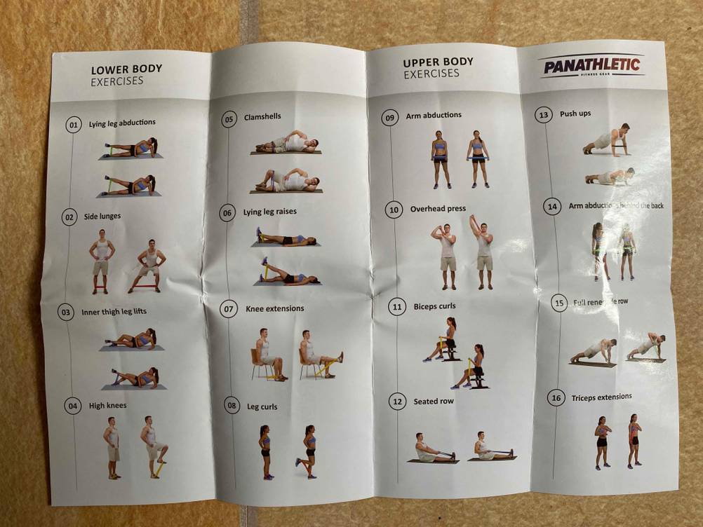 Fitnessband getestet: Eine Aufgeklappte Anleitung mit Übungen.