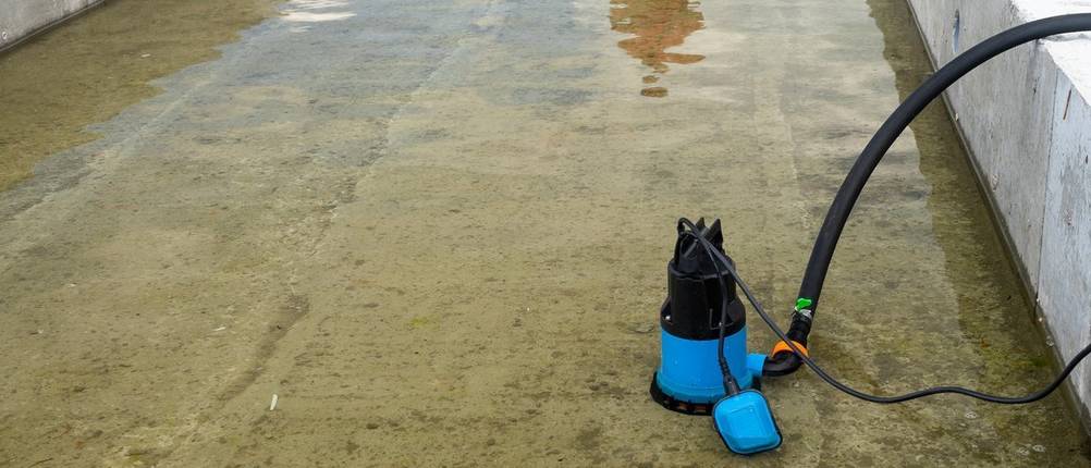eine Flachsaugerpumpe im Einsatz