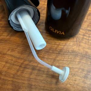 Der Schlauch am Flairosol-Olivia-Olivenöl-Sprüher