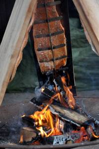 Flammlachs zubereiten