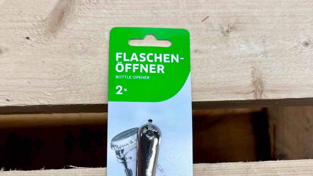 Flaschenöffner getestet: Nahaufnahme der Verpackung mit Informationen.