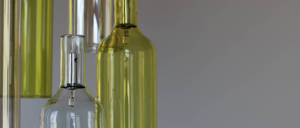 Flaschen die zu einer Lampe umgearbeitet wurden