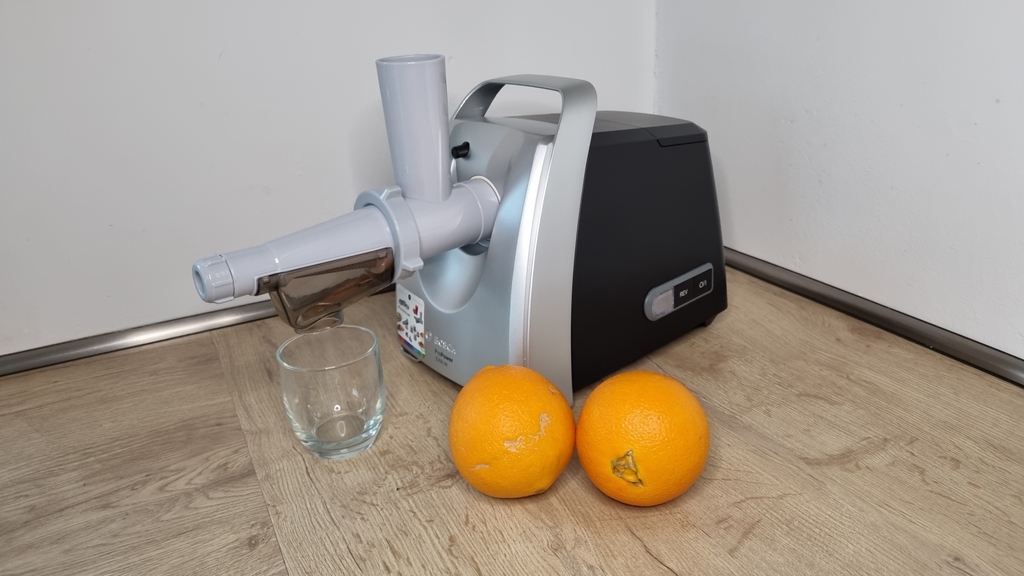 Fleischwolf als Fruchtpresse umgebaut.