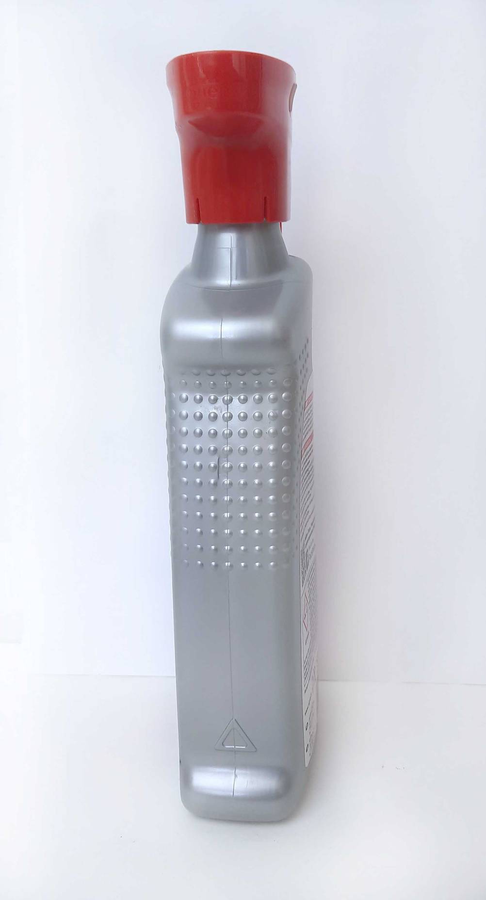 Seitenansicht einer Flasche des Flugrostentferners im. Test.