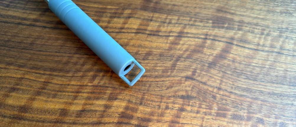 Eine Halterung am Griff vom Fogray-Staubwedel.