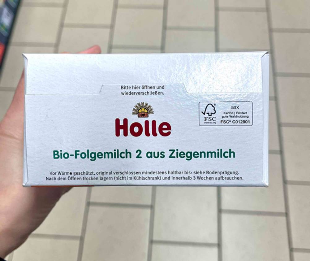 Auf der Oberseite einer Packung getestete Folgemilch 2 steht die Milchart.