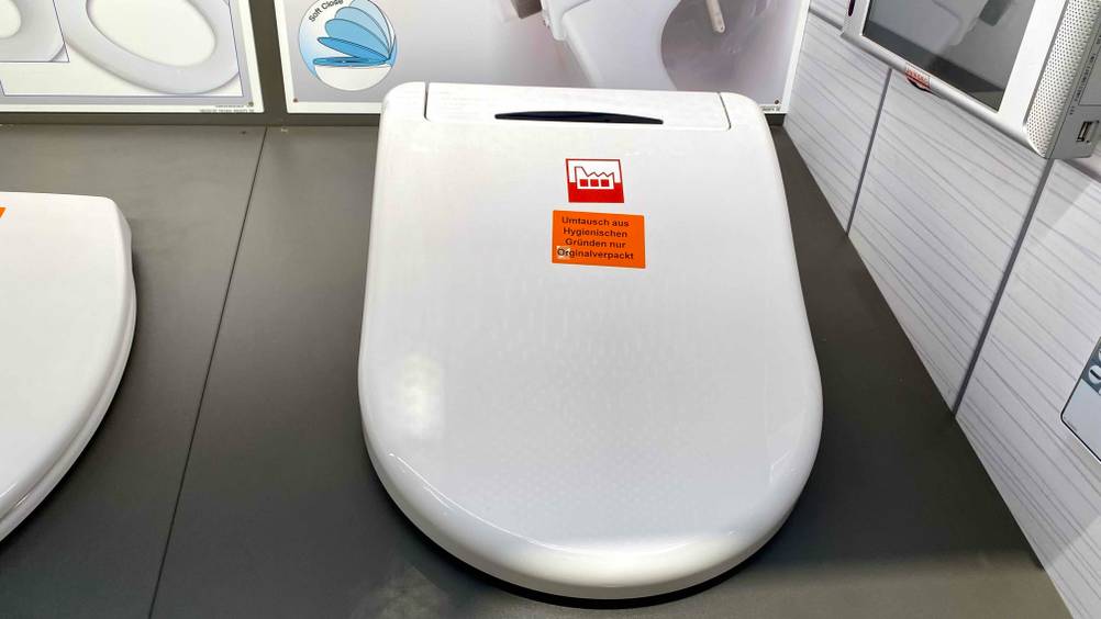 Dusch-WC Aufsatz getestet: Ein Aufsatz geschlossen von vorne.