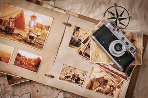 Fotoalbum-Test: Ansicht eines Retro-Fotoalbums mit Ringbindung.