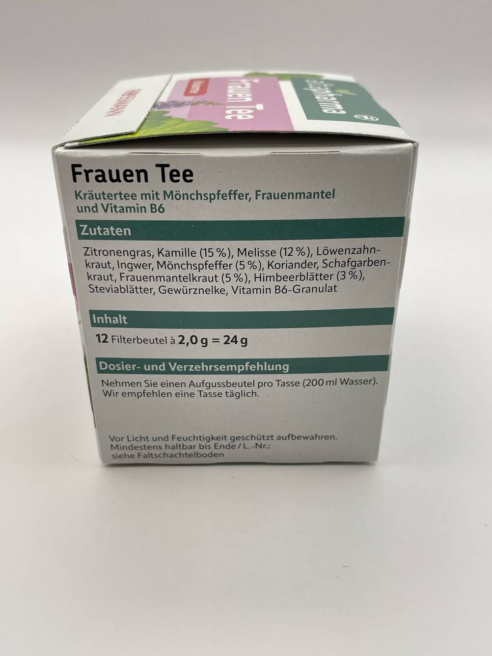 Seitenansicht der Verpackung des Frauenmanteltee im Test mit Informationen.